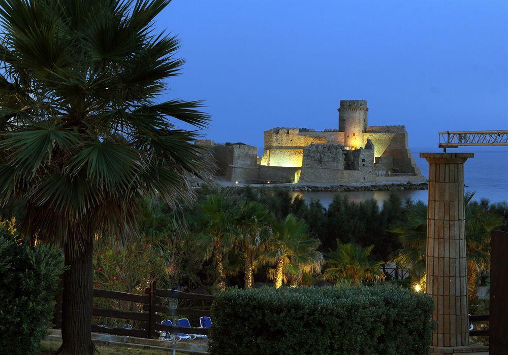 Th Le Castella - Baia Degli Dei Village Bagian luar foto