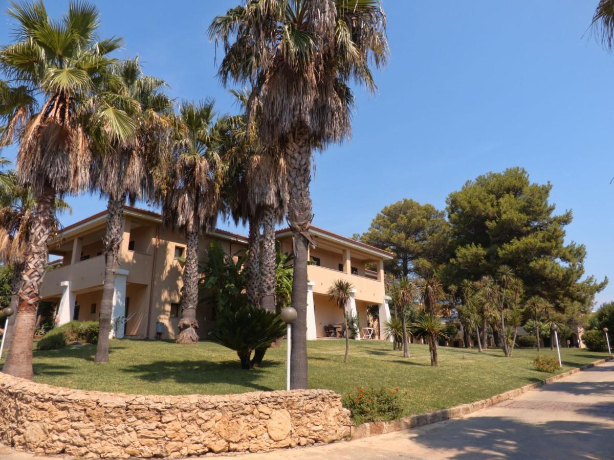Th Le Castella - Baia Degli Dei Village Bagian luar foto
