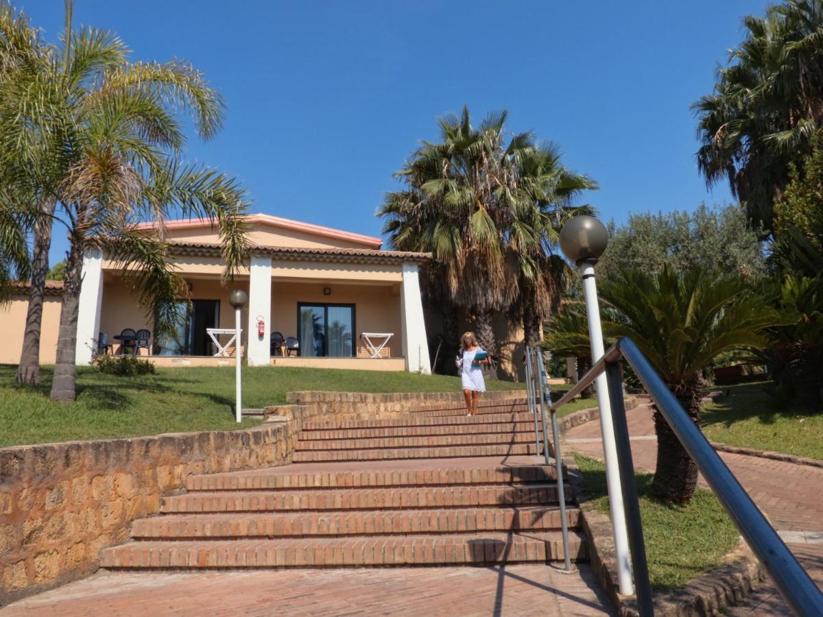 Th Le Castella - Baia Degli Dei Village Bagian luar foto