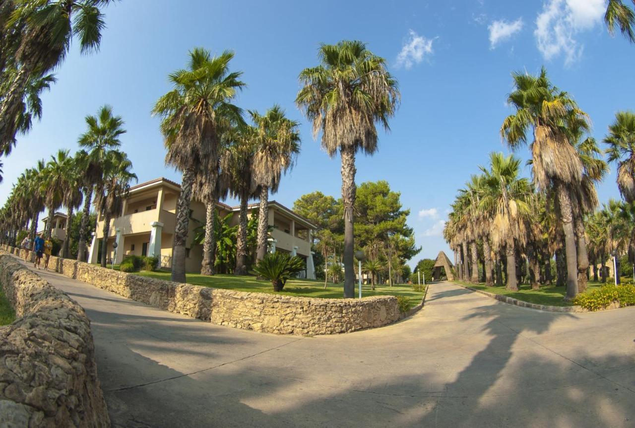 Th Le Castella - Baia Degli Dei Village Bagian luar foto