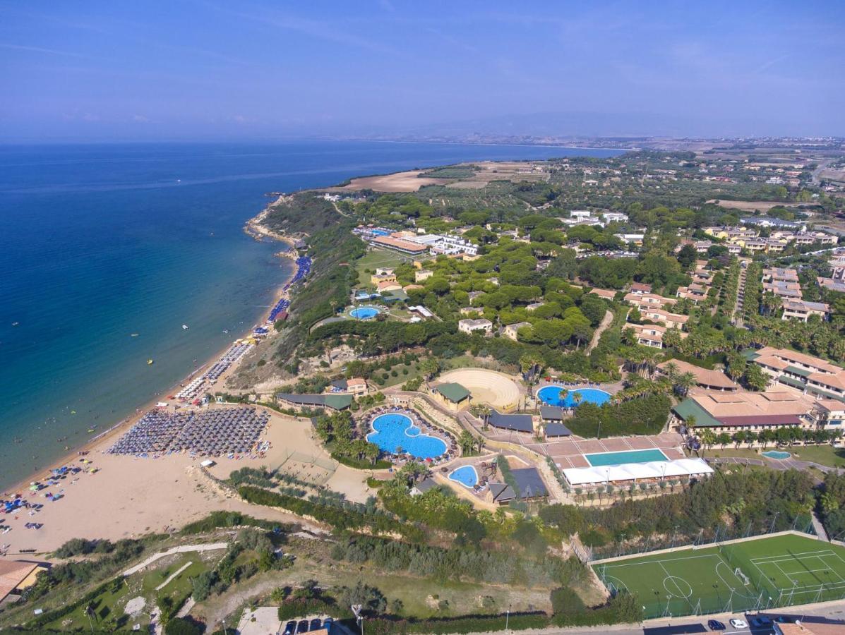 Th Le Castella - Baia Degli Dei Village Bagian luar foto
